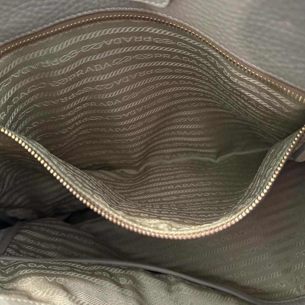 🎉HP🎉Prada Vitello Daino Tote/Satchel Handbag in Argilla Gray - Picture 10 of 16